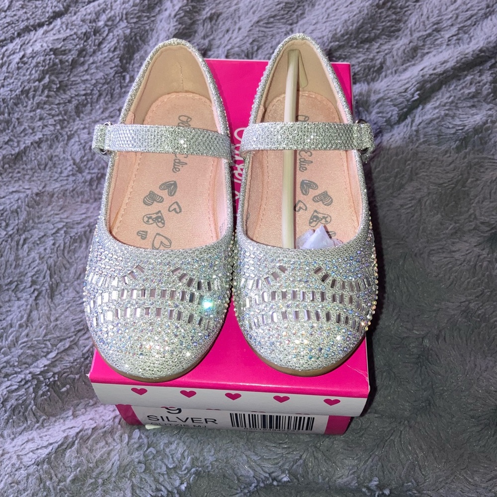 Olive and Edie Girls Dress Shoe (9c)
